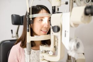 7 signs it may be time to see an eye doctor